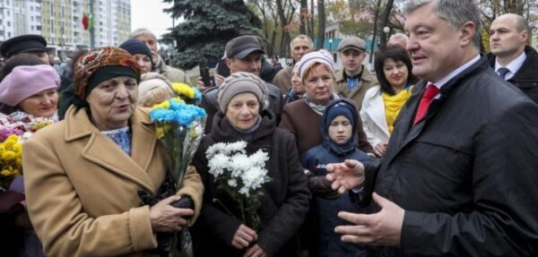 Порошенко сообщил, что в Беларуси появится украинский телеканал
