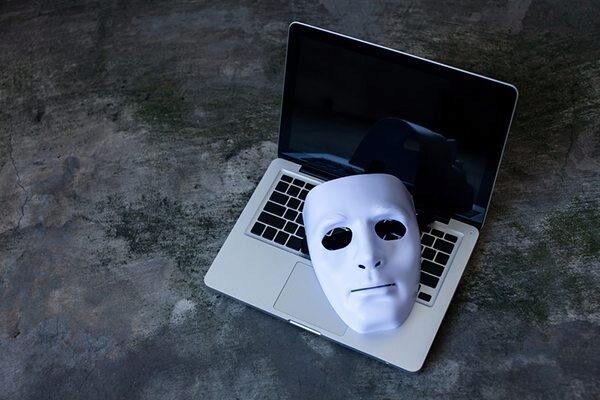 Священнослужитель РПЦ считают необходимым ограничить анонимность в интернете