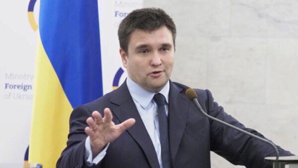 Украинский МИД призвал украинцев сдавать российские паспорта