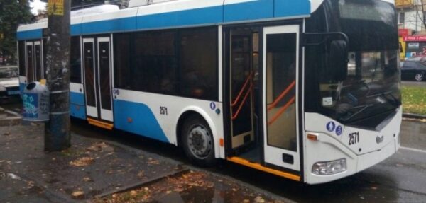 В Днепре обстреляли два троллейбуса и маршрутку