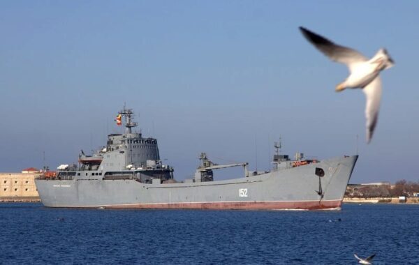 В Севастополь из Средиземного моря возвращаются большие десантные корабли