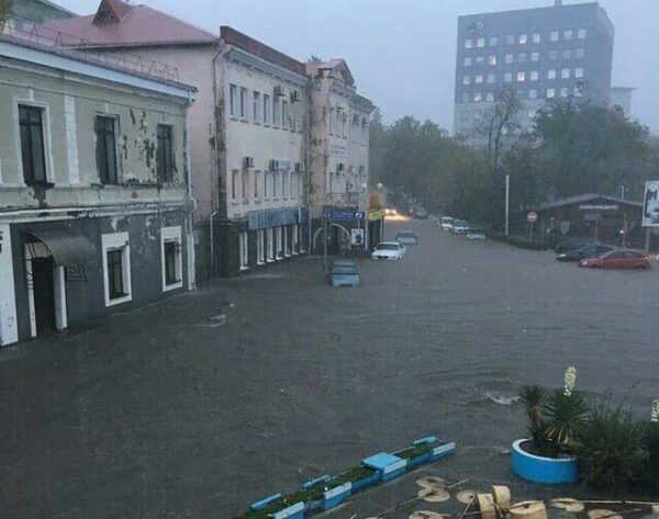 В Туапсе введен режим ЧС, город затопило после ливня