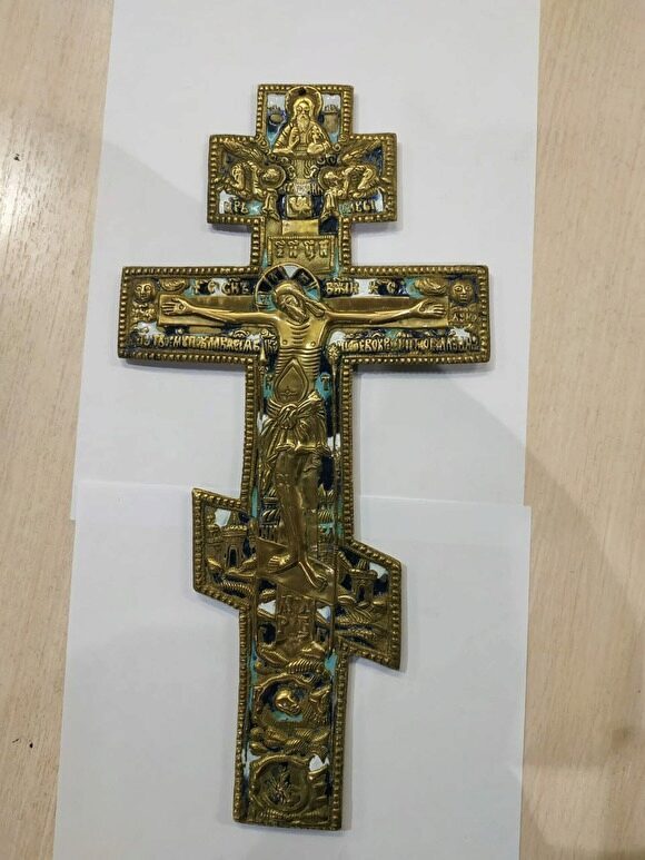 В Екатеринбурге таможенники задержали старинный старообрядческий крест