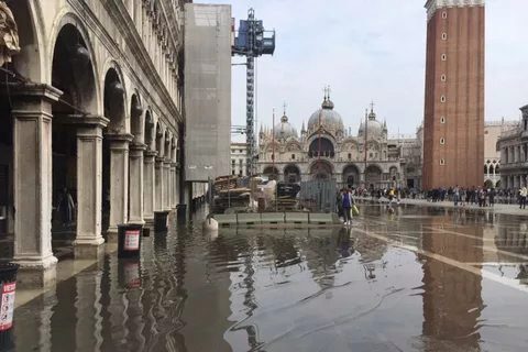 Венеция почти полностью ушла под воду после сильного шторма