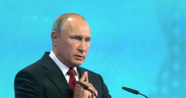 Владимир Путин «обвалился» в рейтинге народного доверия