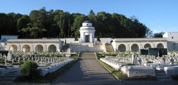 Вятрович недоволен позицией Польши по Кладбищу орлят во Львове