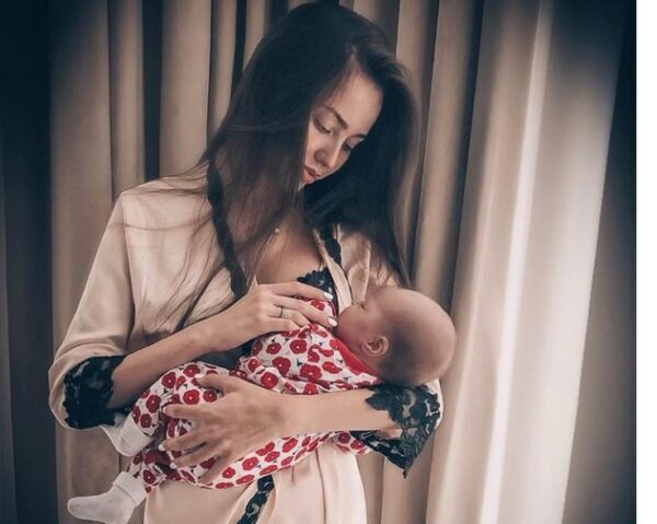 Жена футболиста Тарасова Анастасия Костенко показала идеальный живот через три месяца после родов