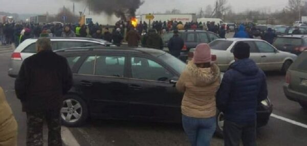 «Евробляхеры» заблокировали ряд КПП на границе