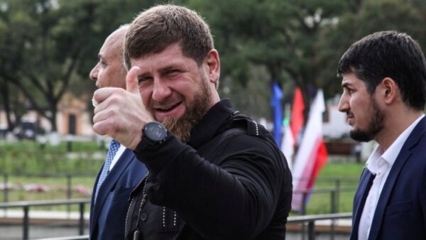 Кадыров подарил Mercedes парню, отжавшемуся не менее четырех тыс. раз