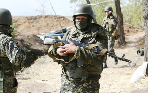 Киев привел в полную боеготовность войсковые подразделения в Донбассе