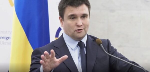 Климкин призвал иностранных дипломатов учить украинский язык