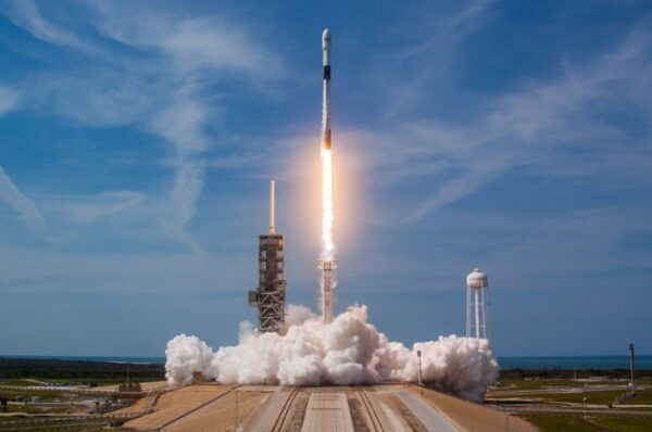 Компания SpaceX получила разрешение на запуск не менее 7500 интернет-спутников