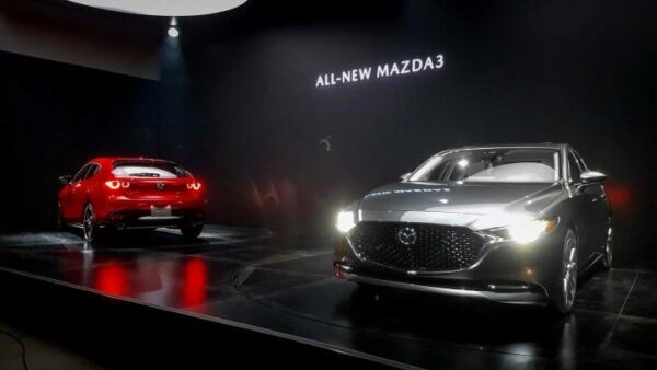 Mazda3 нового поколения была официально презентована в двух кузовах