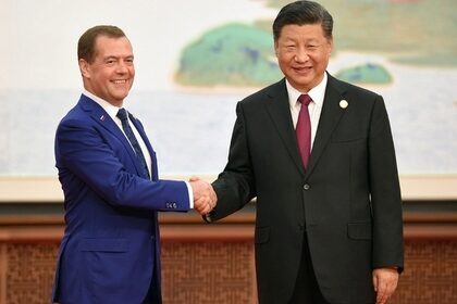 Медведев в Шанхае объявил, что санкции и протекционизм стали реальностью мировой экономики