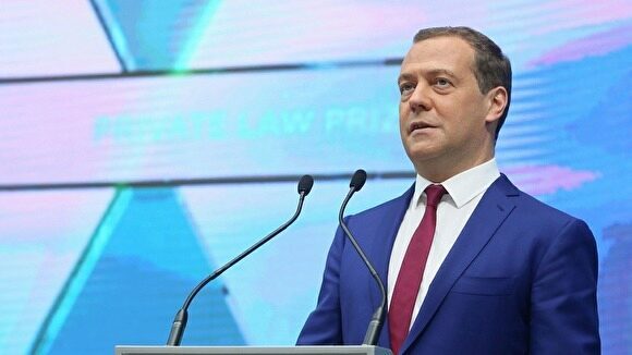 Медведев заявил, что России не нужны высокие цены на нефть