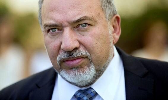 Министр обороны Израиля, плевавший на российские С-300 в Сирии, объявил об отставке
