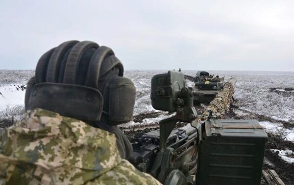 На оккупированную территорию Донбасса боевики стянули 122 танка