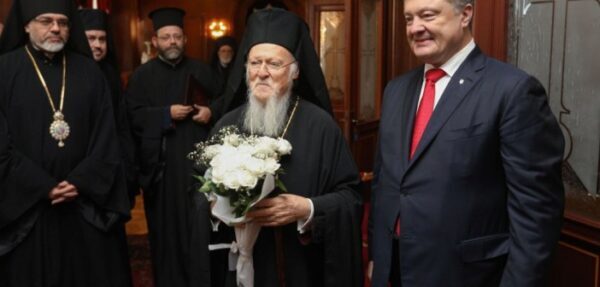 Порошенко подписал с Варфоломеем соглашение о сотрудничестве Украины и Вселенского патриархата