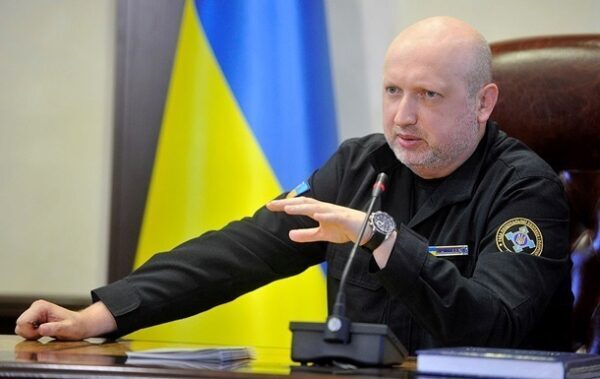 Порошенко просит Раду ввести военное положение в государстве Украина