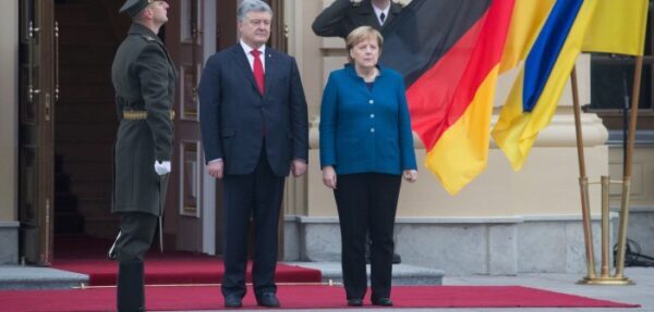 Порошенко: Я привел Меркель неопровержимые доказательства преступлений РФ против Украины