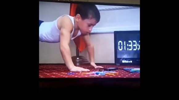 Пятилетний житель Чечни установил мировой рекорд по отжиманиям. Но его не засчитали