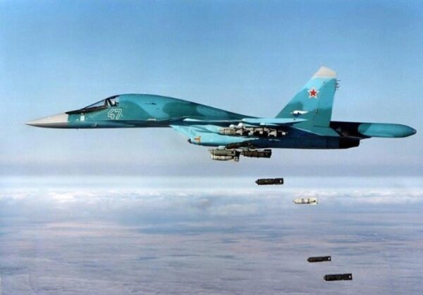 Российская авиация нанесла удары по позициям боевиков в Сирии в ответ на химическую атаку в Алеппо