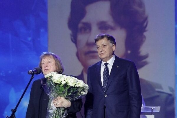 Спикер петербургского ЗакСобрания наградил маму бывшего губернатора города