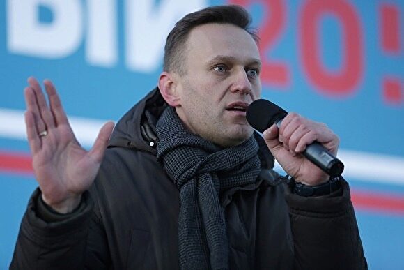 Судебные приставы сняли с Навального ограничения на выезд за рубеж