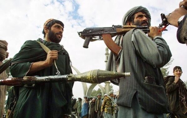 Талибы захватили правительственную военную базу в Афганистане