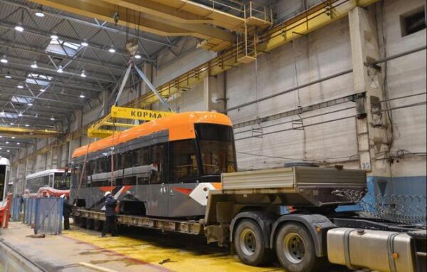В Екатеринбурге начались испытания первого российского низкопольного трамвая