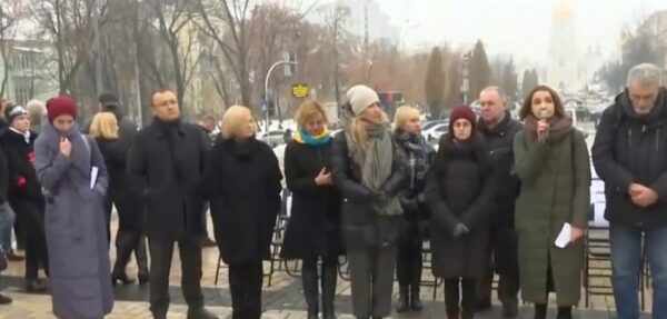 В Киеве проходит акция «Пустые стулья»