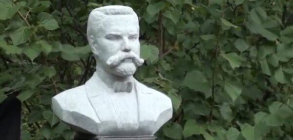 В Киеве восстановили памятник автору лозунга «Украина для украинцев»