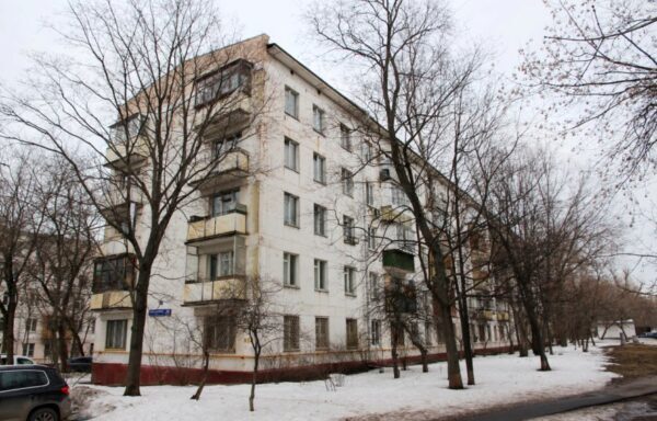 В Москве жители оспаривают в суде действия Росреестра, который неправомерно лишил их права на участок придомовой территории