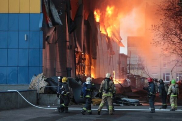 В Санкт-Петербурге из-за пожара в гипермаркете «Лента» эвакуированы 800 человек