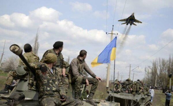 В Украине вступило в силу военное положение
