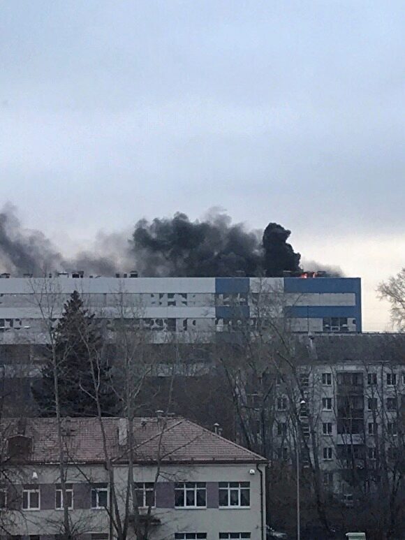 В Екатеринбурге горит оборонный завод «Вектор»