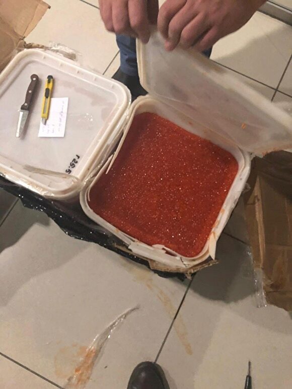 В Екатеринбурге изъяли 700 килограммов красной икры, опасной для жизни
