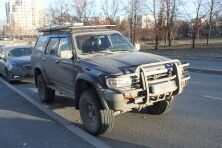 В Екатеринбурге приставы арестовали машину у мужчины, приехавшего разобраться с долгом