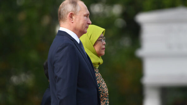 Владимира Путина в Сингапуре проверили на металлоискателе