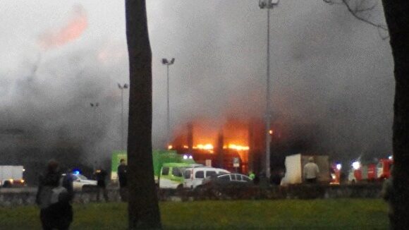 В Петербурге эвакуировано 800 человек из-за пожара в гипермаркете «Лента»