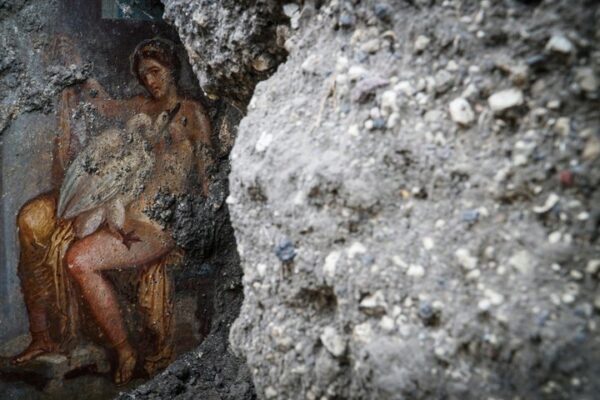 В Помпеях обнаружили эротическую фреску