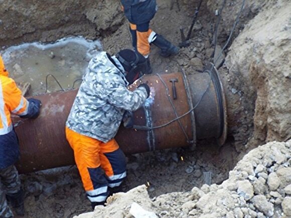 В Североуральске во время дорожных работ повредили водовод: без воды — 6 тыс. человек