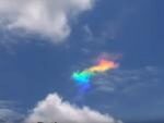 Жители Гондураса наблюдали в небе странное разноцветное облако