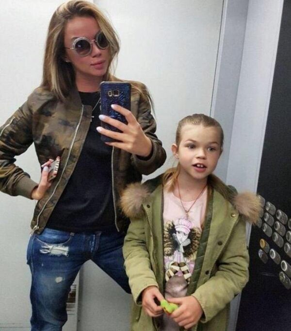 Бывшая жена Дмитрия Тарасова – Оксана заявила, что их общая дочь Ангелина не хочет отдыхать с отцом