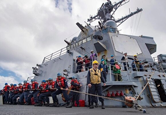 Эсминец США прошел по спорным водам Владивостока из-за «чрезмерных морских претензий» РФ