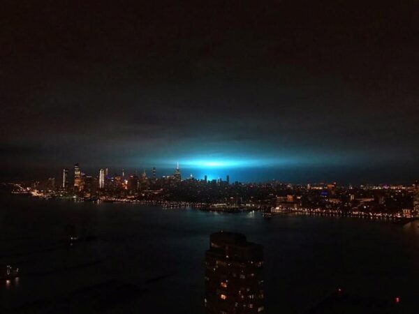 Инопланетное вторжение? – Жители Нью-Йорка шокированы фантастическим свечением в небе