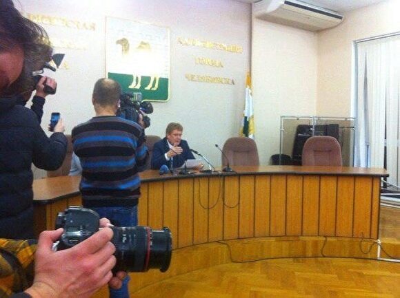 И.о. главы Челябинска вышел к жителям, которые массово пришли жаловаться на смог