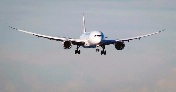 Крупнейший в мире лайнер «Boeing 787 Dreamliner» экстренно приземлился в российской столице