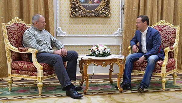Медведев прибыл в Брест на совещание Совмина Союзного государства