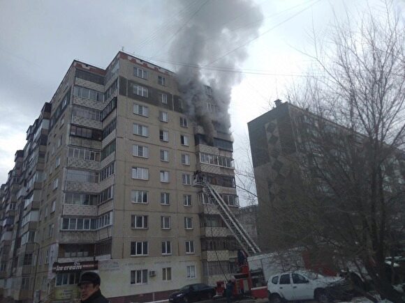 На северо-западе Челябинска горит многоэтажка